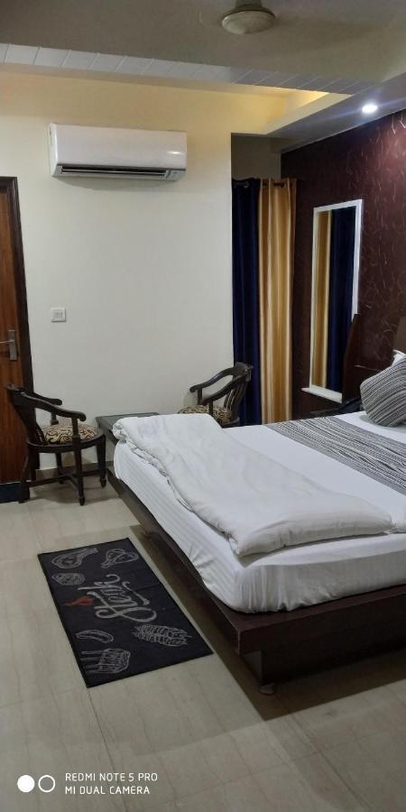 Adb Rooms Udhav Palace New Delhi Exterior photo