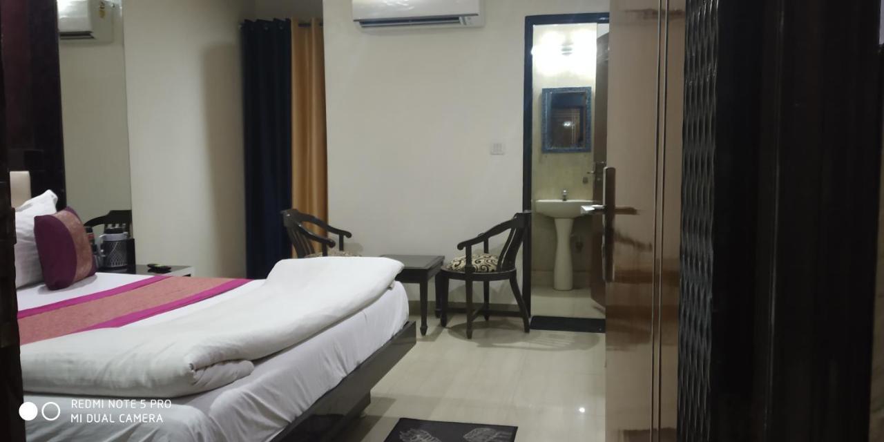 Adb Rooms Udhav Palace New Delhi Exterior photo
