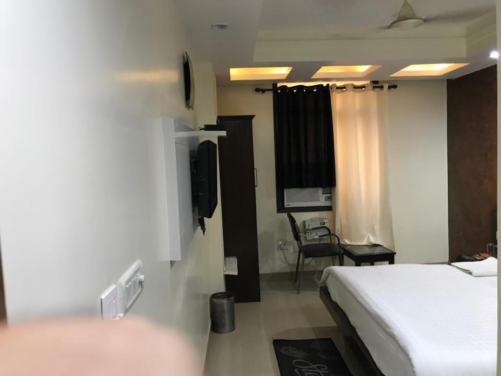 Adb Rooms Udhav Palace New Delhi Exterior photo